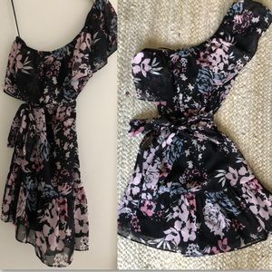 Yumi Kim XS Floral one shoulder mini dress